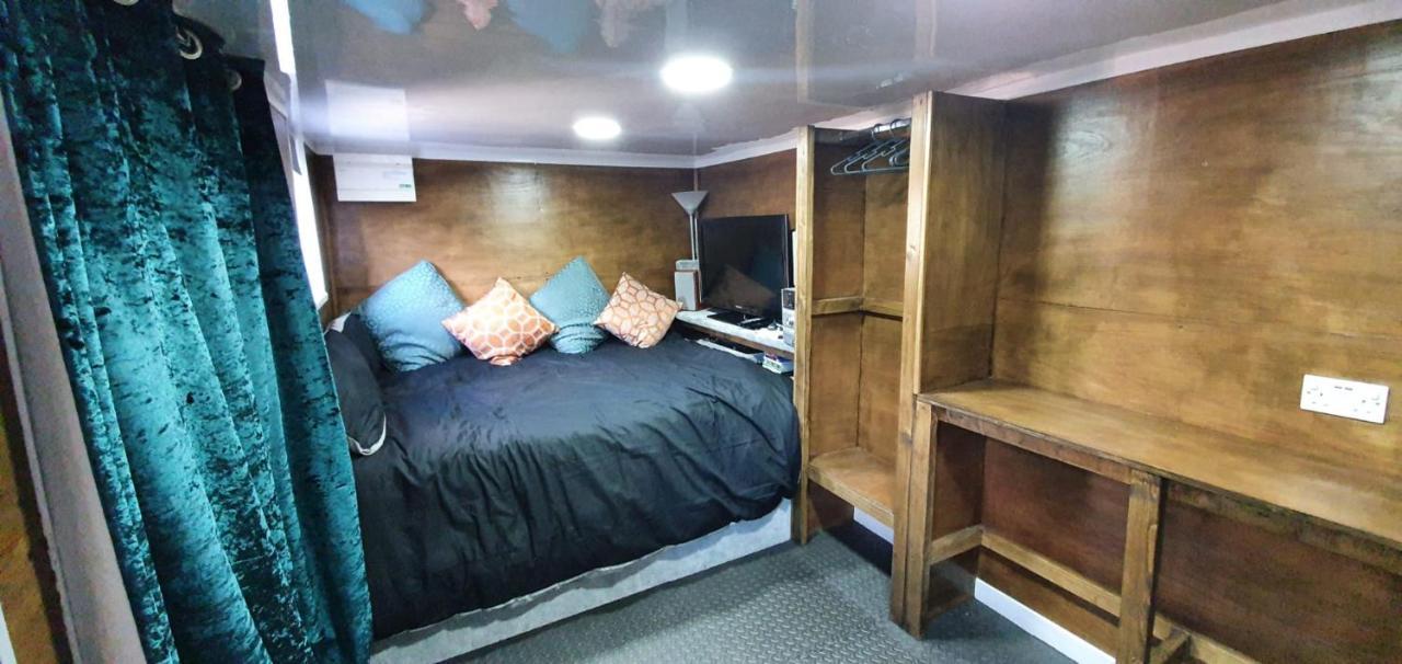 Adorable Private Suite With Free Street Parking Лестър Екстериор снимка
