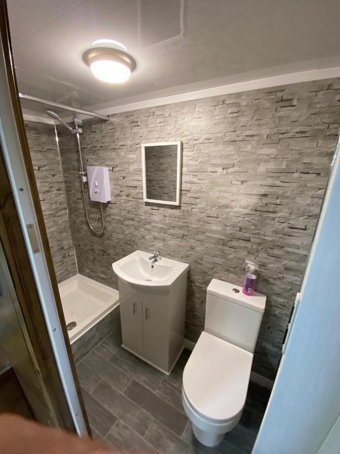 Adorable Private Suite With Free Street Parking Лестър Екстериор снимка